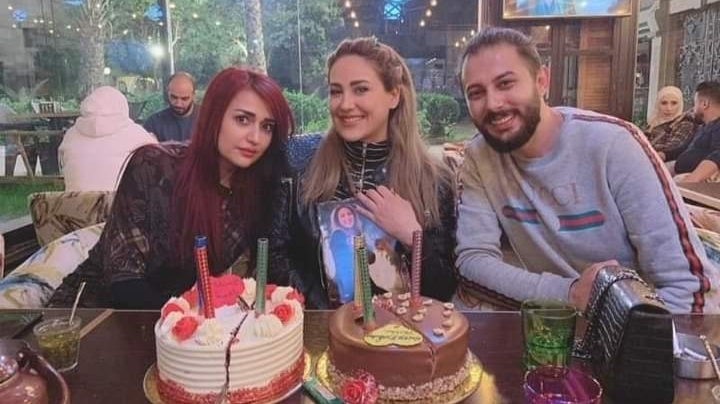 أصدقاء السورية علا باشا يحتفلون بعيد ميلادها
