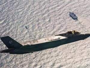 حطام طائرة إف- 35 التي تعد الأغلى في العالم في مياه البحر المتوسط الذي سقطت فيه.