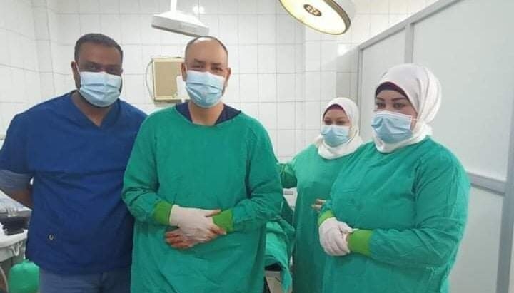 ”فرشوط المركزي“ ينجح في استئصال غدة درقية تسممية من رقبة مريضة عمرها 40 عاما