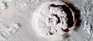 علماء يعكفون على البحث عن الآثار التي خلّفها بركان تونغا في الفضاء.
