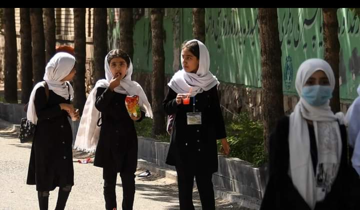 قرار حكومة حركة طالبان بإعادة إغلاق مدارس البنات الثانوية