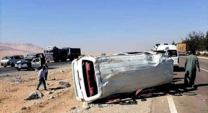 مصرع وإصابة 14 شخص في حادث انقلاب سيارة ميكروباص بالطريق الصحراوي الغربي