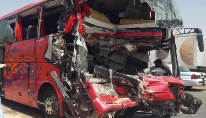 مصرع 8 أشخاص وإصابة 43 آخرين إثر انقلاب حافلة بالمدينة المنورة