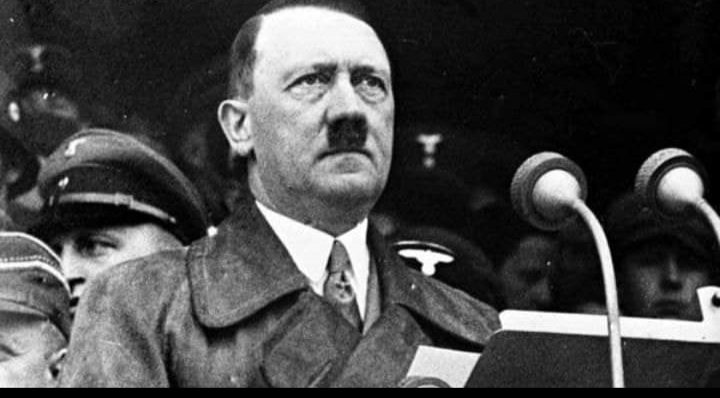 اعترافات طيار هتلر انتحار وحرق جثة وآخر جملة نطقها