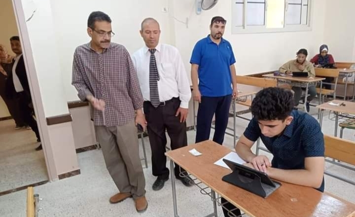 هشام منبر يتفقد سير إمتحانات الفصل الدراسي الثاني للشهادة الإعدادية وإمتحانات الصف الثاني الثانوي