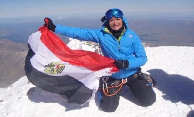 اول امرأة مصرية تتسلق قمة جبل إفرست