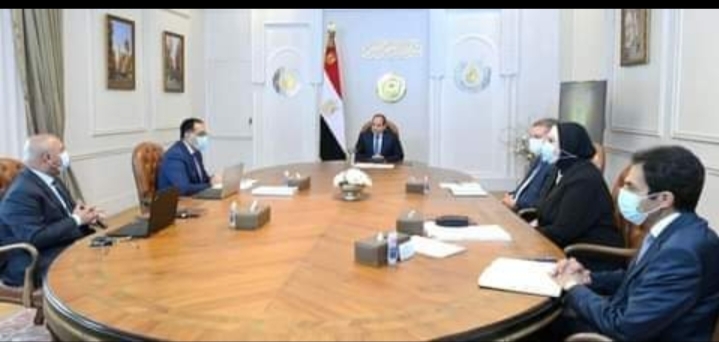 السيد الرئيس يجتمع مع رئيس الوزراء ووزيرة الصناعة