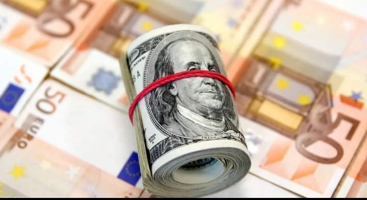 اليورو رحلة الهبوط أمام الدولار بعد أن وصل إلى ذروته