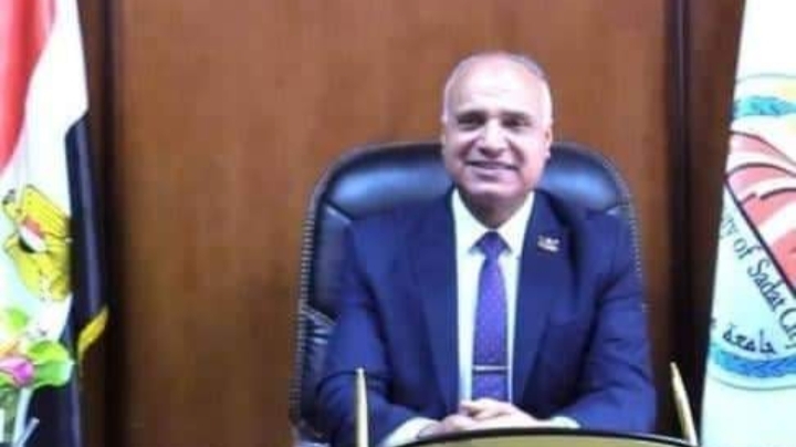 د. ابراهيم سليم يهنىء د.خالد جعفر بتولى منصب القائم بأعمال رئيس جامعة السادات