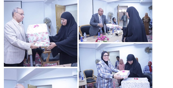 حفل تكريم موظفة بادارة الاجازات بجامعة جنوب الوادى