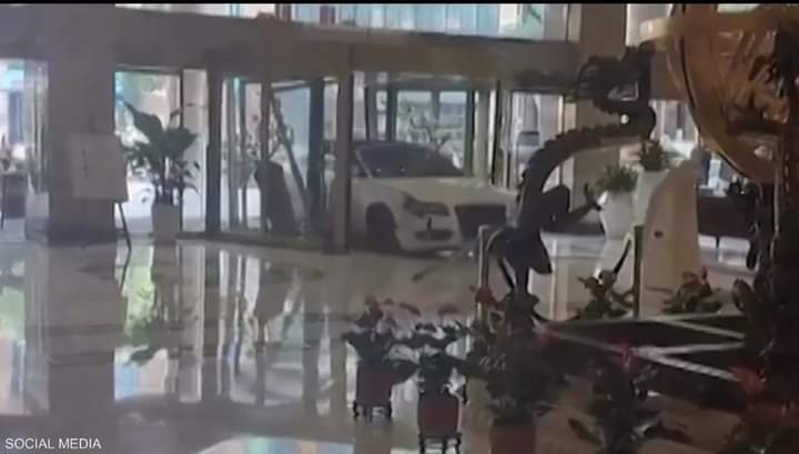 شخص يتسبب بفوضى كبيرة في فندق بمدينة شنغهاي الصينية