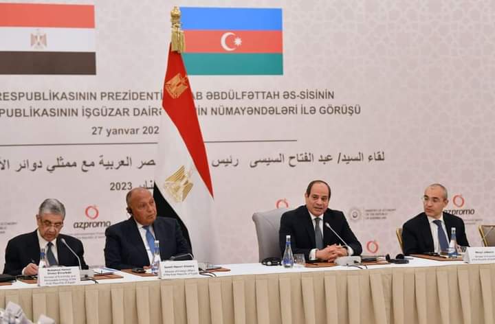 السيد الرئيس يجتمع مع رجال الأعمال بدولة أذربيچان
