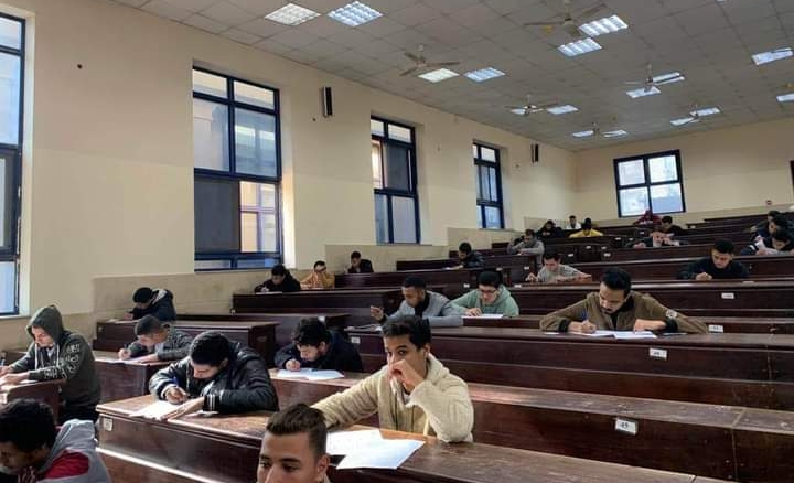 آلاف الطلاب باكاديمية طيبة التعليمية يستأنفون إمتحانات الترم الاول