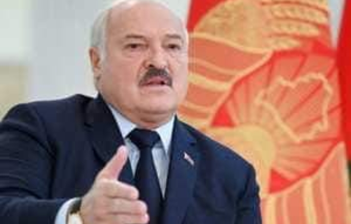 الرئيس البيلاروسي ألكسندر لوكاشينكو يأمر قواته بالقتال إلى جانب روسيا