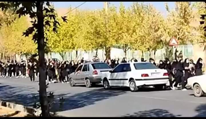 إيران. القبض على 110 أشخاص يشتبه في أنهم على صلة بحالة التسمم التي أصيبت بها الآلاف