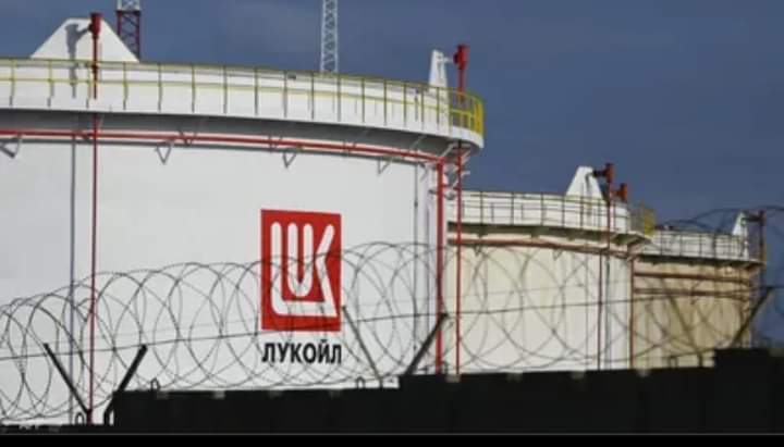 فرض الحظر الأوروبي على منتجات النفط الروسية.