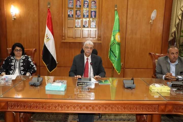 رئيس جامعة المنوفية يلتقى بمسئولى المقاولين العرب فرع الدلتا لمتابعة سير العمل بمستشفى الطواريء