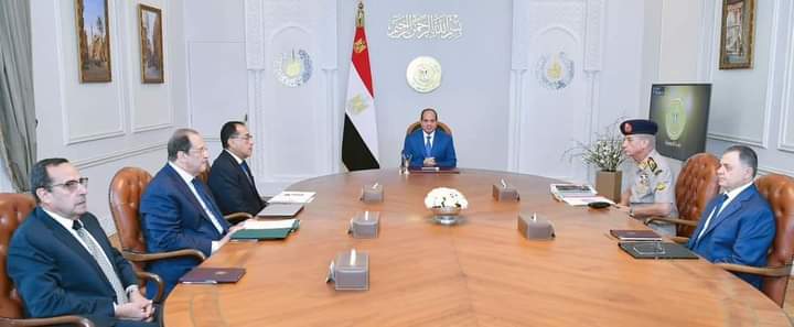 السيد الرئيس يجتمع برئيس الوزراء ووزير الدفاع ووزير الداخلية ومحافظ شمال سيناء