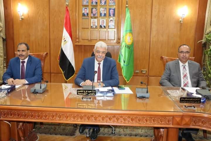 رئيس جامعة المنوفية يتابع الموقف التنفيذى للمشروعات ويكلف بتشكيل لجنة لتوثيق أملاك الجامعة ويجتمع بمسئولى المقاولين العرب