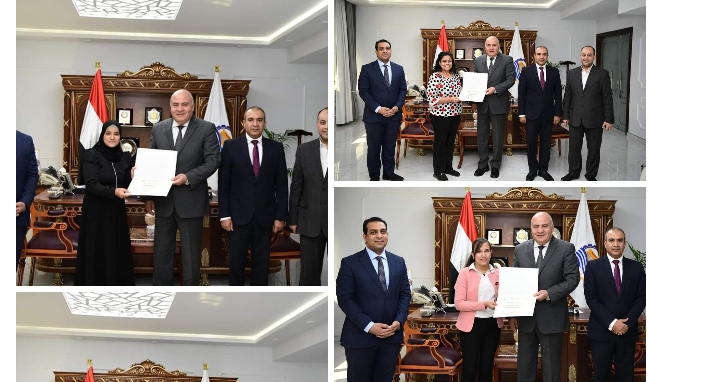 محافظ قنا يكرم عدد من دفعة الخدمة العامة بالديوان العام