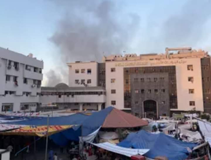 آلاف الأشخاص مازالوا فى باحة مجمع الشفاء الطبى بغزة