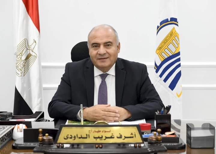 محافظ قنا يعتمد ترقية 375 موظفا بالديوان العام والوحدات المحلية
