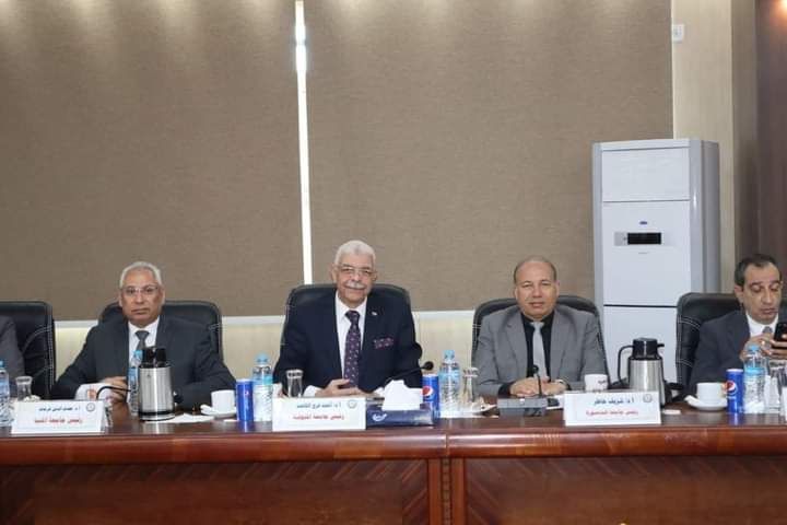 رئيس جامعة المنوفية يشارك في إجتماع المجلس الأعلى للجامعات بجامعة أسوان