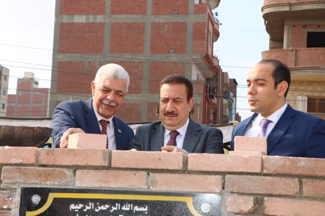 رئيس جامعة المنوفية يرافق المحافظ أثناء وضع حجر الأساس لمستشفى الأورام الجديد بمنوف ويزوران مؤسسة الرعاية الإجتماعية