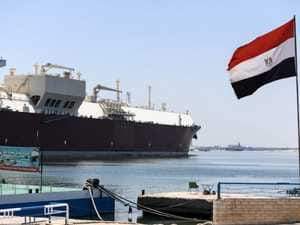 هيئة قناة السويس المصرية فرض رسم إضافى بقيمة 5000 دولار على السفن الرافضة لخدمات الرباط