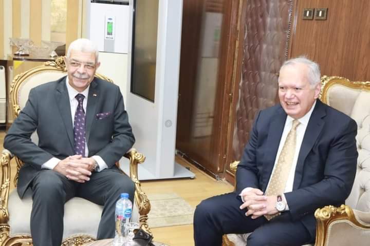 رئيس جامعة المنوفية يشهد استقبال وزير خارجية مصر الأسبق ورئيس المجلس المصرى للشئون الخارجية