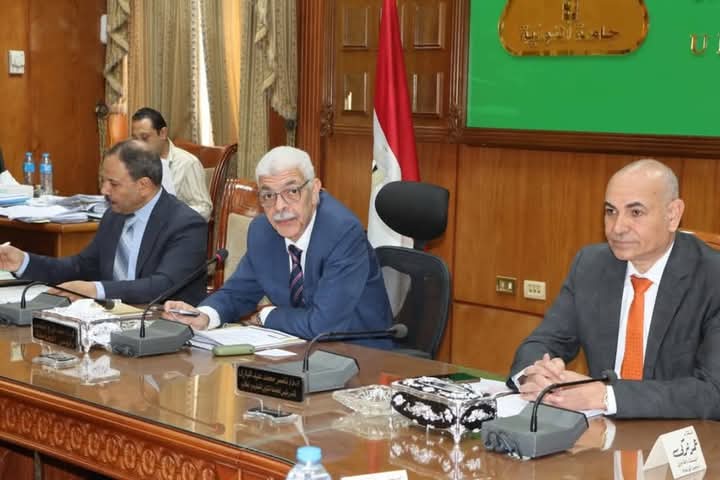 رئيس جامعة المنوفية يترأس اجتماع مجلس الجامعة ويستعرض تصور إنشاء مركز لتنمية الباحثين والتميز البحثى والخطة التنفيذية لتأسيسه