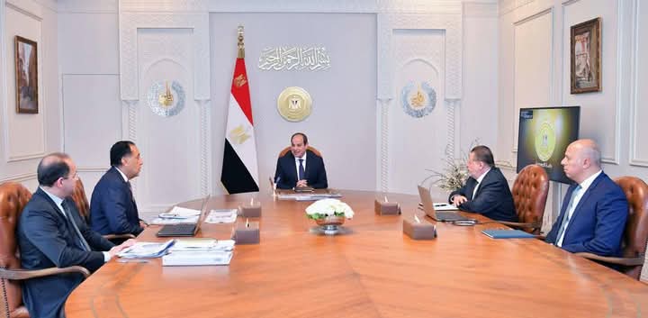 الرئيس السيسى يجتمع برئيس الوزراء ووزير المالية ومحافظ البنك المركزي
