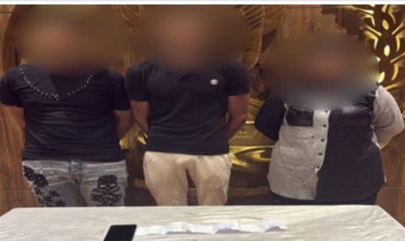 بينهم سيدة .. عصابة تستدرج سائقًا وتجبره على توقيع إيصالات أمانة