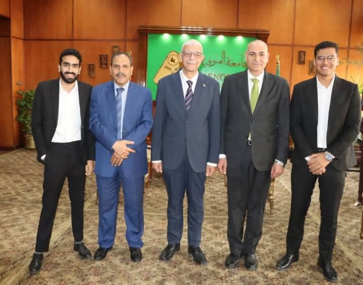 رئيس جامعة المنوفية يكرم فريق الجامعة الفائزين بالمركز الأول علي مستوي الجامعات المصرية في المسابقة العالمية Hult Prize