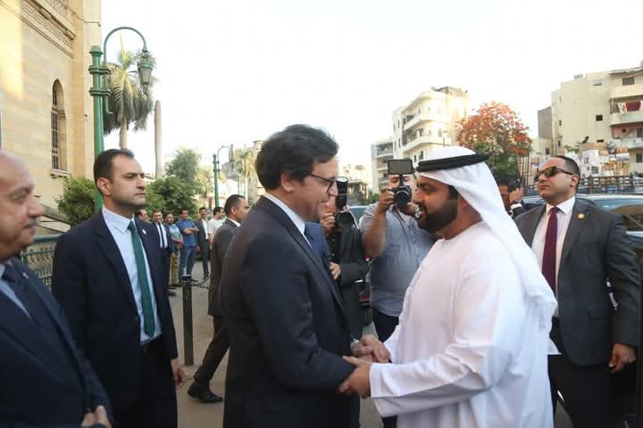 وزير الثقافة يستقبل ولى عهد الفجيرة لبحث آليات التعاون الثقافى وصون التراث ويصطحبه فى جولة بدار الكتب بباب الخلق