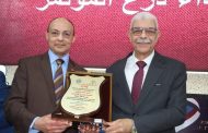 تكريم الدكتور أحمد فرج القاصد رئيس الجامعة فى مؤتمر كلية الطب السنوى الثلاثين تحت عنوان #المبادرات_الصحية_الرئاسية #نحو_خريطة_صحية_جديدة