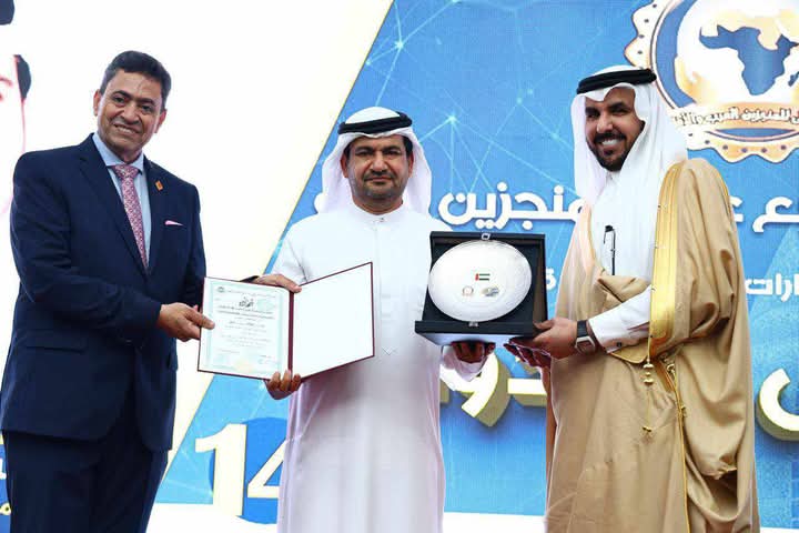 تكريم الدكتور شافع النيادي بجائزة “القائد الملهم” من مجلس الإعتماد العربي للدراسات والأبحاث والعلوم