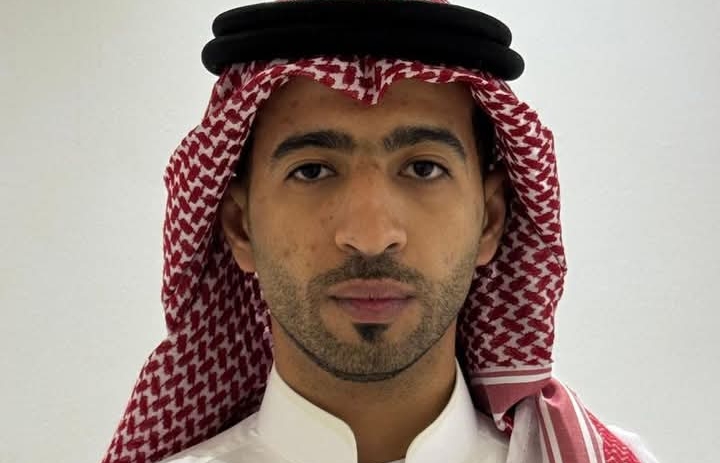 عبدالعزيز الحاتم: رحلة إعلامية تجمع بين الخبرة والإبداع