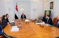 الرئيس السيسي يجتمع برئيس الوزراء وعدد من الوزراء والمسؤولين