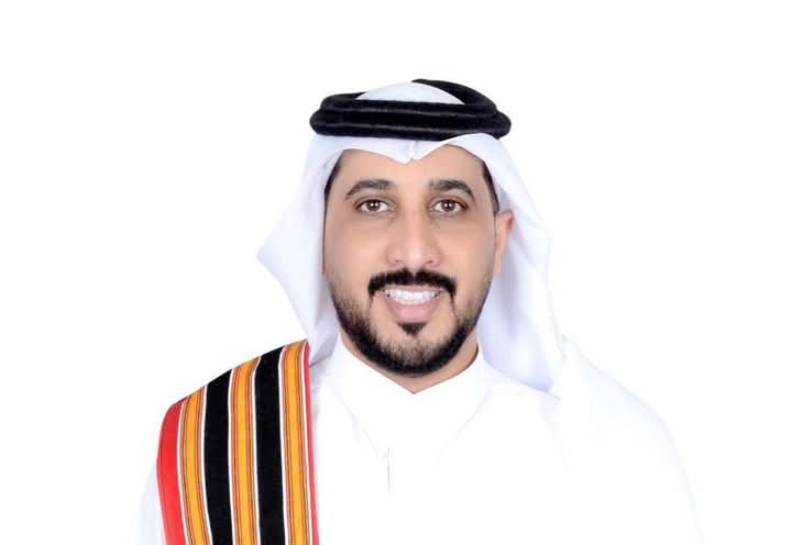 محمد المشعبي: شاعر يواكب العصر بأسلوبه الفريد