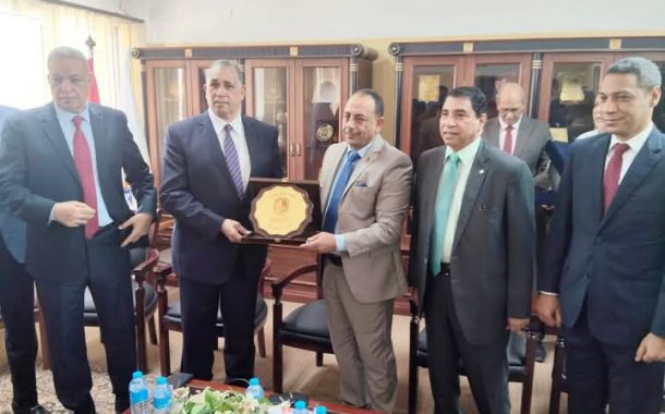 عميد كلية الحقوق بقنا يستقبل نقيب المحامين ويؤكد على دور الكلية في تخريج أجيال قادرة على حمل أمانة العدالة