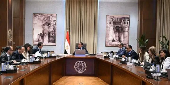 مدبولي يستعرض الفرص الاستثمارية في قطاع الكهرباء بالسنوات الـ10 القادمة