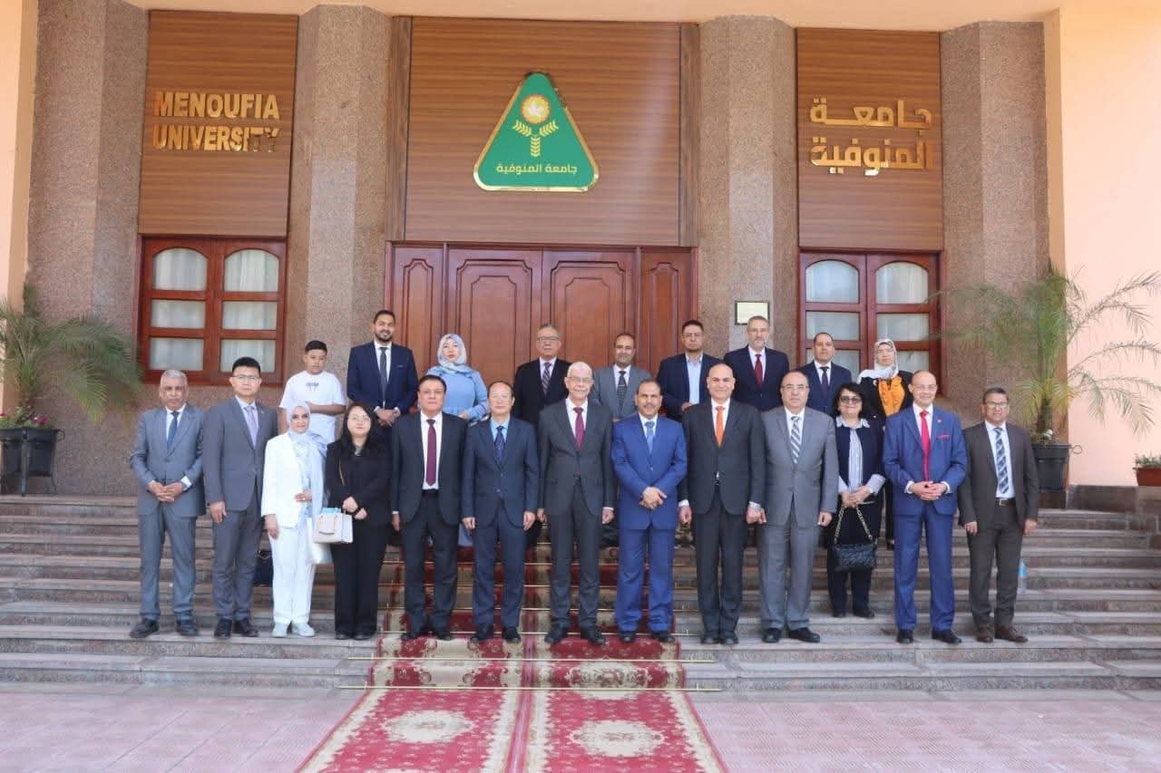 رئيس جامعة المنوفية يبحث تعزيز آفاق التعاون المشترك مع الجامعات الصينية خلال إجتماع موسع بالوفد الصيني وعمداء الكليات