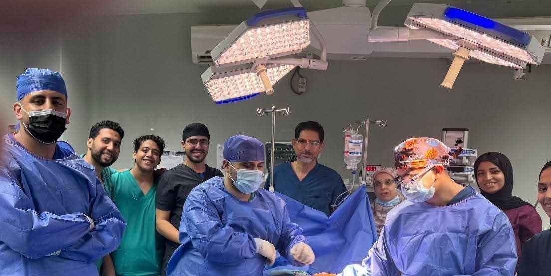 رئيس جامعة المنوفية يعلن نجاح فريق طبي بالمستشفيات الجامعية في إجراء عملية جراحية دقيقة لمريضة لزراعة الشرايين التاجية باستخدام تقنية التدخل الجراحي المحدود