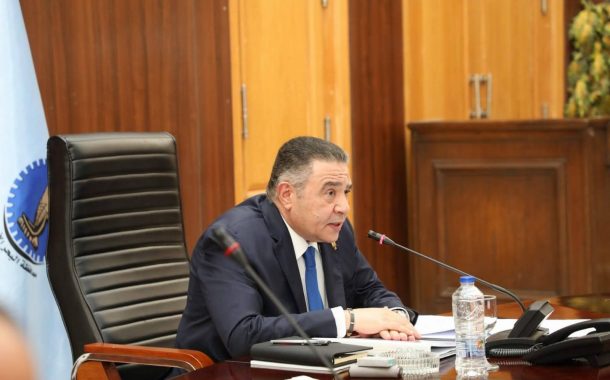 محافظ البحر الأحمر فى اجتماع المجلس التنفيذى: متابعة صارمة لطلبات التصالح وتقنين الأراضى ومشروعات 1.4 مليار جنيه