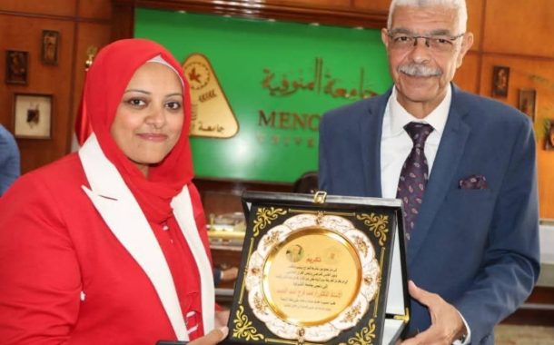 أمانة جائزة عبد الفتاح صبري للقصة القصيرة تكرم رئيس جامعة المنوفية وتقدم الشكر للجامعة علي رعايتها للموهبين