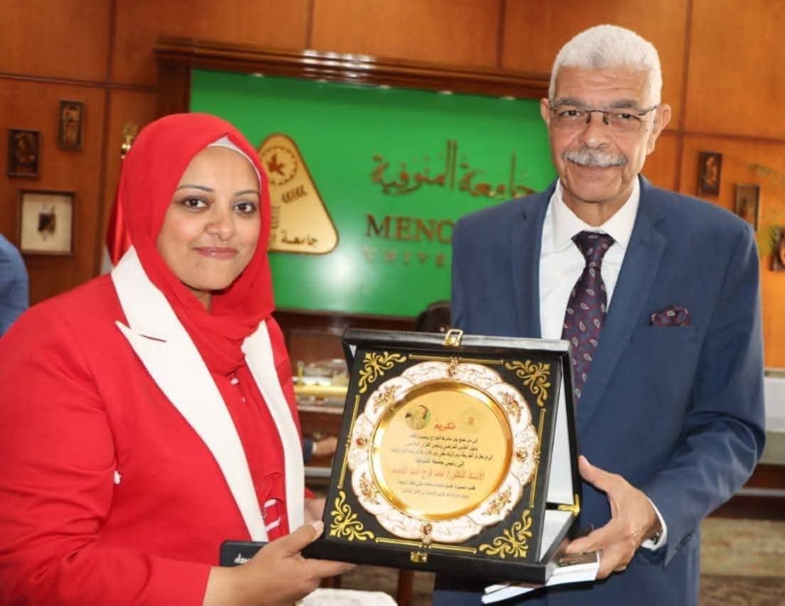 أمانة جائزة عبد الفتاح صبري للقصة القصيرة تكرم رئيس جامعة المنوفية وتقدم الشكر للجامعة علي رعايتها للموهبين