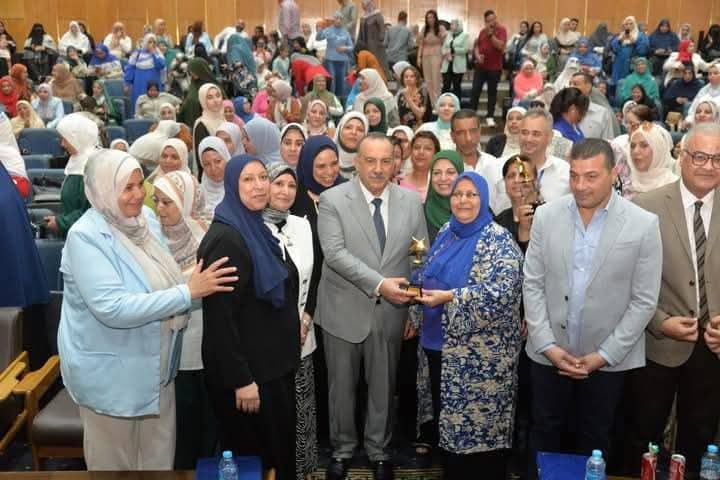 محافظ أسيوط يشهد احتفالية تكريم 516 من رموز التمريض ضمن فعاليات اليوم العالمي للتمريض