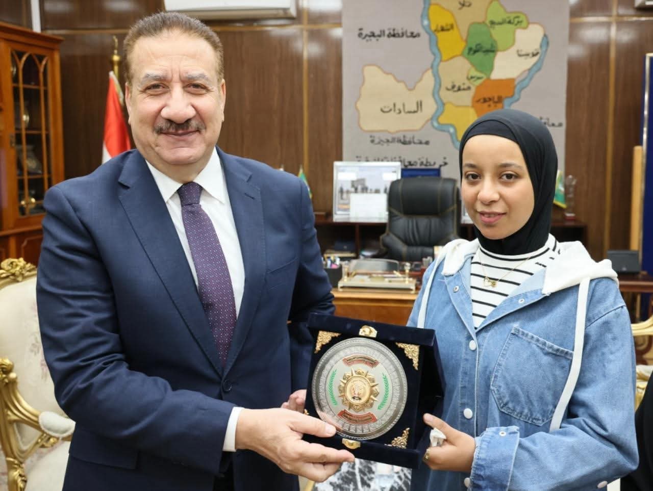 : محافظ المنوفية يكرم الطالبة 