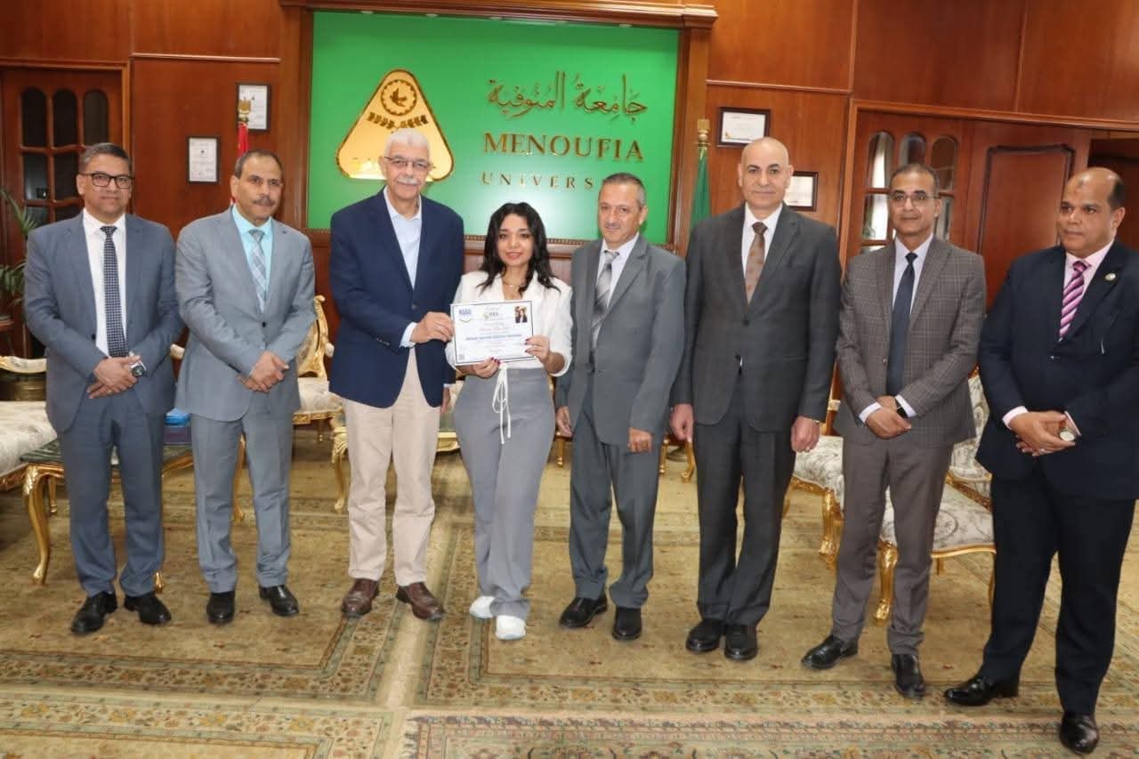 رئيس جامعة المنوفية يكرم طلاب منحة الاستشعار عن بعد و الشركة المسئولة والقائمين علي التدريب